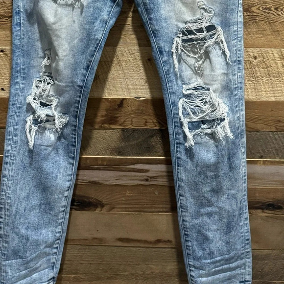 American Eagle distressed light wash jeans  32/34 slim versatile street skinny - Picture 2 of 5
